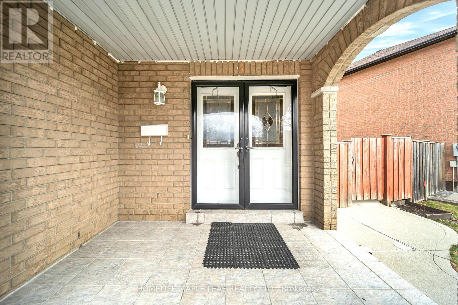 87 Softneedle Avenue, Brampton, Ontario  L6R 1L2 - Photo 7 - W12961828