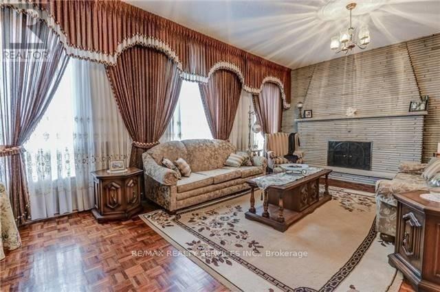 32 FENTON WAY, Brampton, Ontario