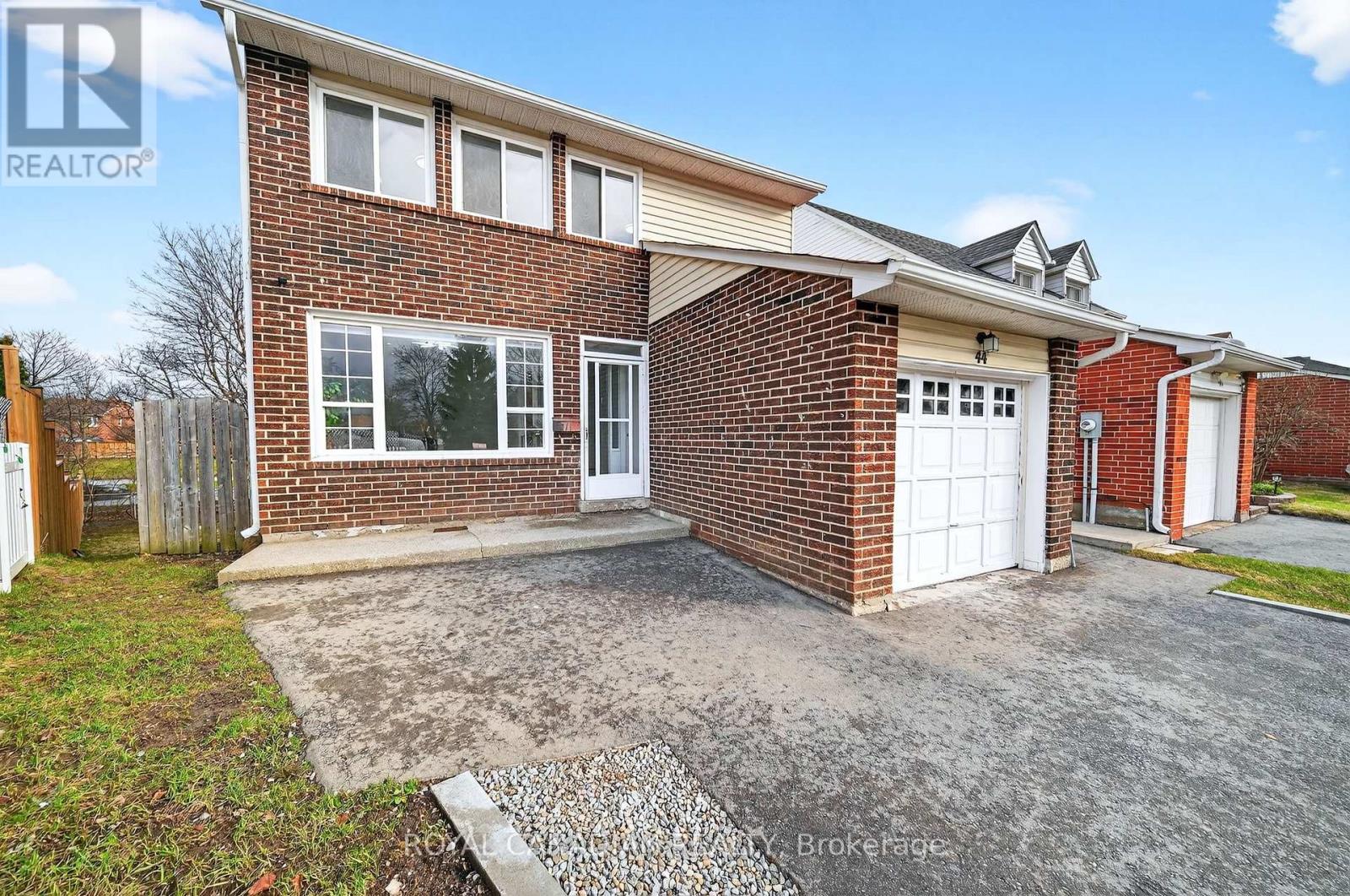 44 Rushmore Crescent, Brampton, Ontario  L6Z 1R2 - Photo 4 - W12961836