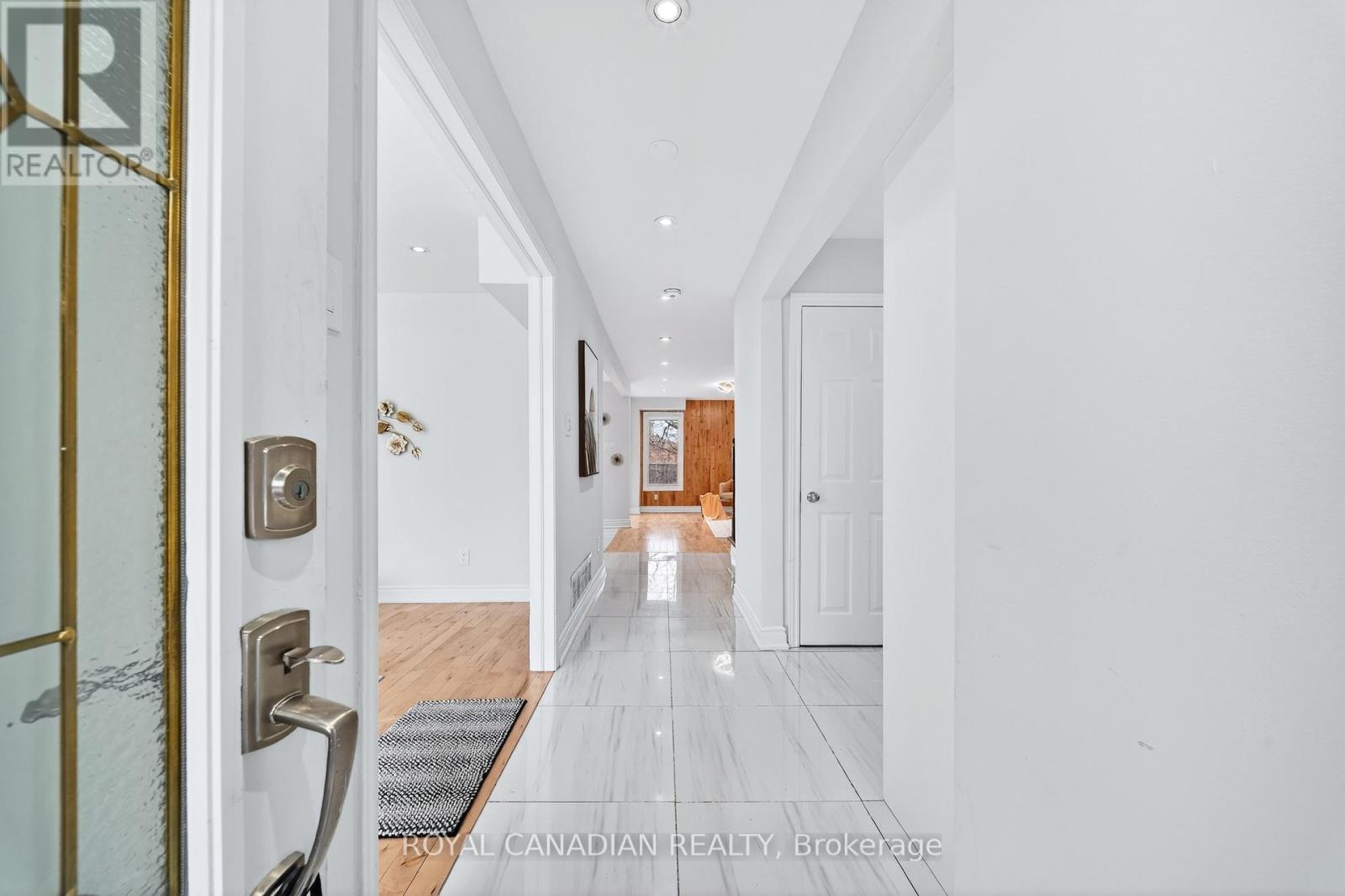 44 Rushmore Crescent, Brampton, Ontario  L6Z 1R2 - Photo 5 - W12961836