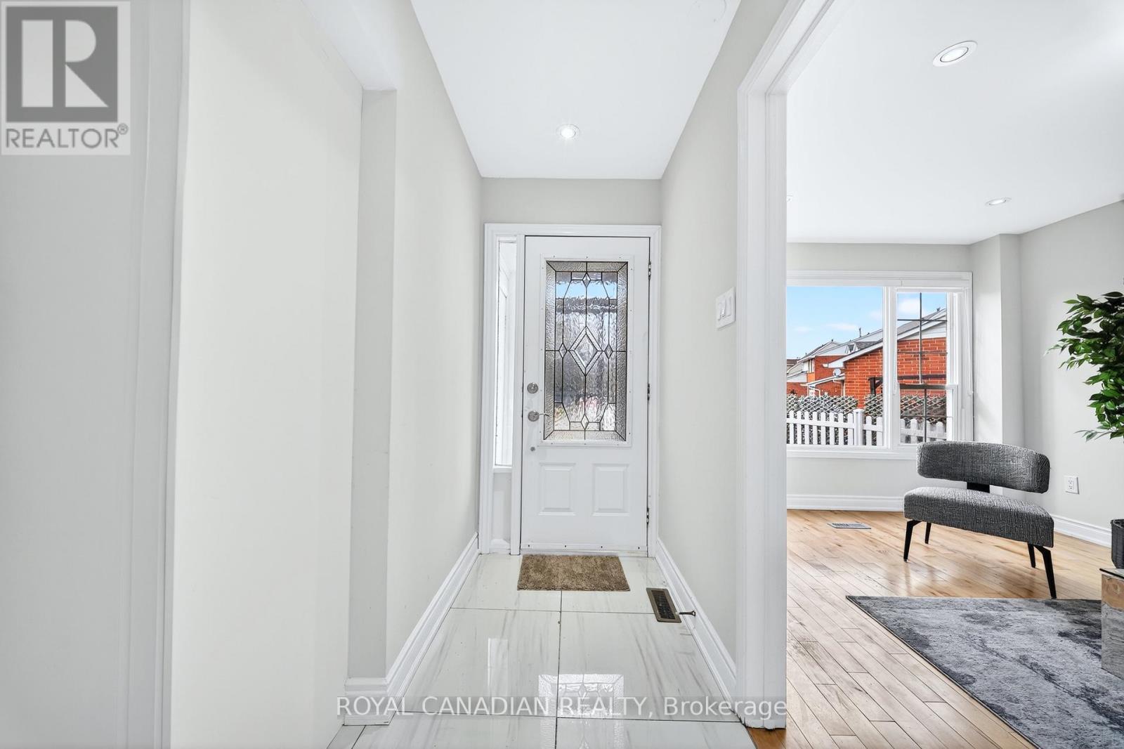 44 Rushmore Crescent, Brampton, Ontario  L6Z 1R2 - Photo 6 - W12961836