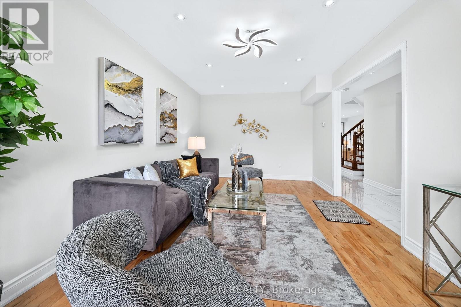 44 Rushmore Crescent, Brampton, Ontario  L6Z 1R2 - Photo 8 - W12961836