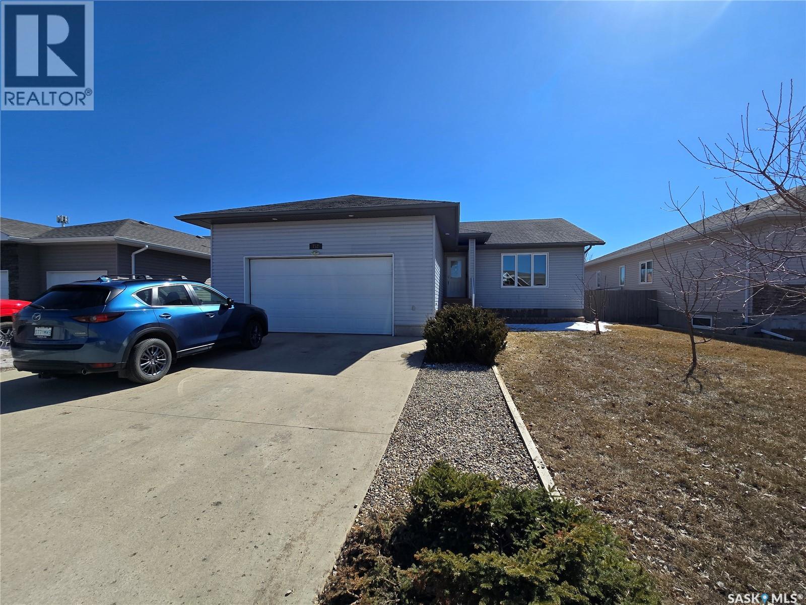 752 McTaggart DRIVE, Weyburn, Saskatchewan