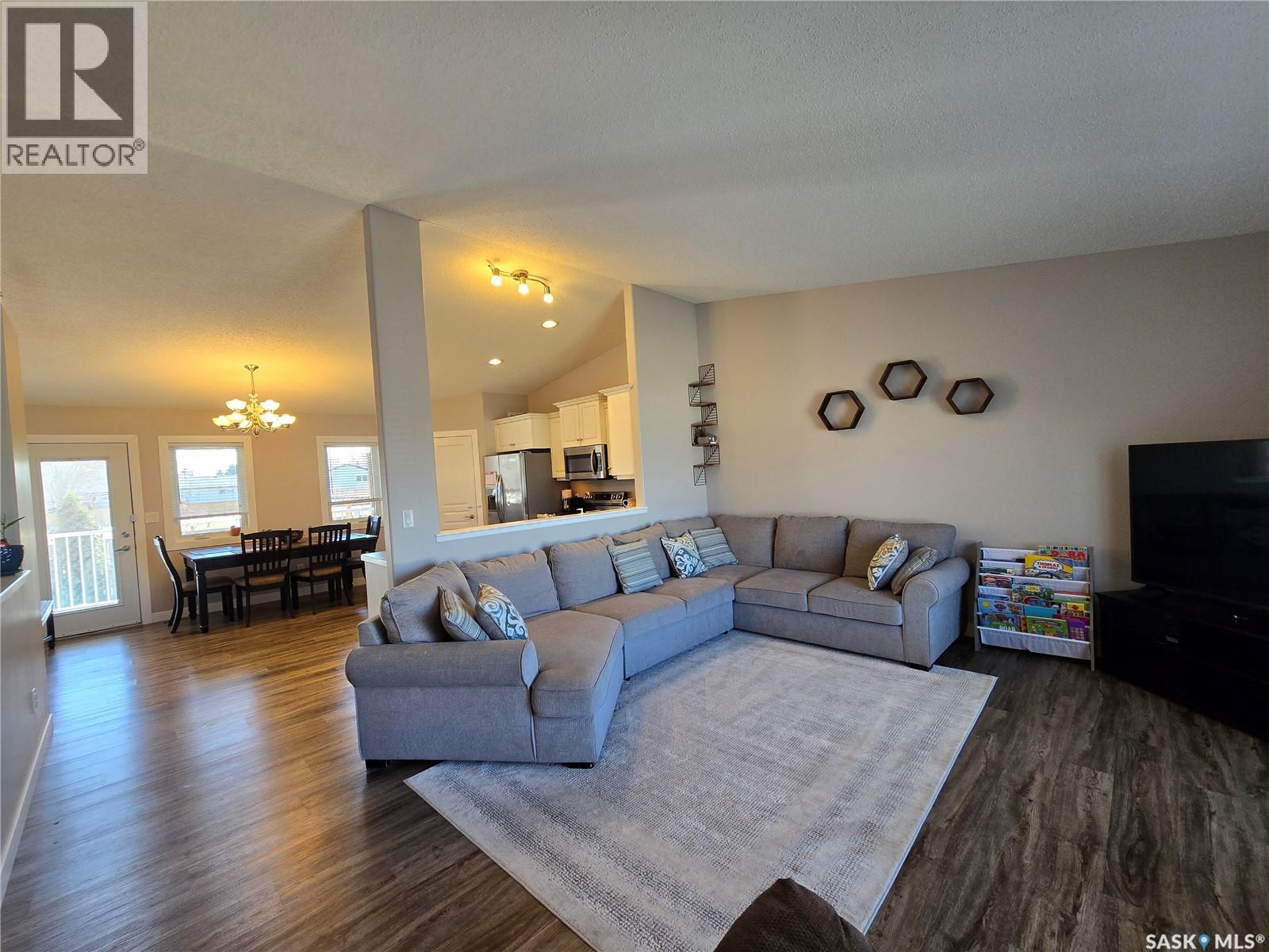 752 Mctaggart Drive, Weyburn, Saskatchewan  S4H 3M6 - Photo 10 - SK032195