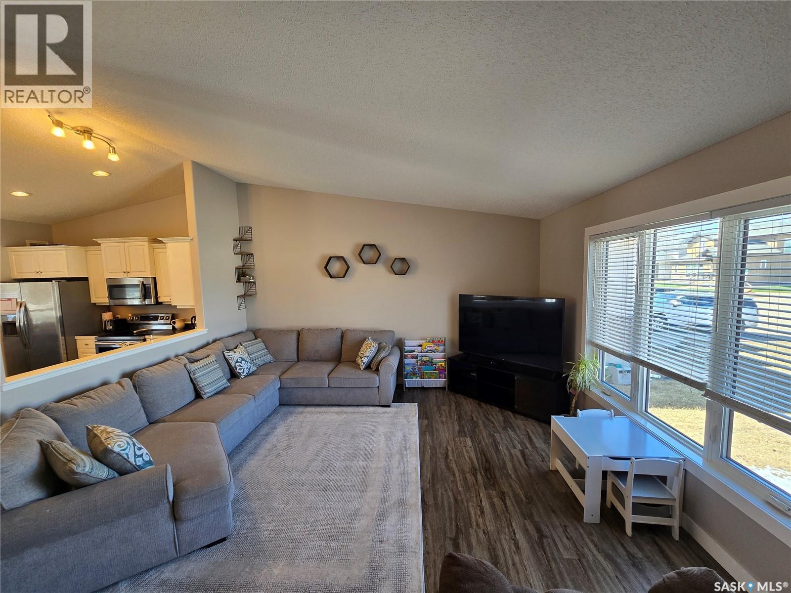 752 Mctaggart Drive, Weyburn, Saskatchewan  S4H 3M6 - Photo 9 - SK032195