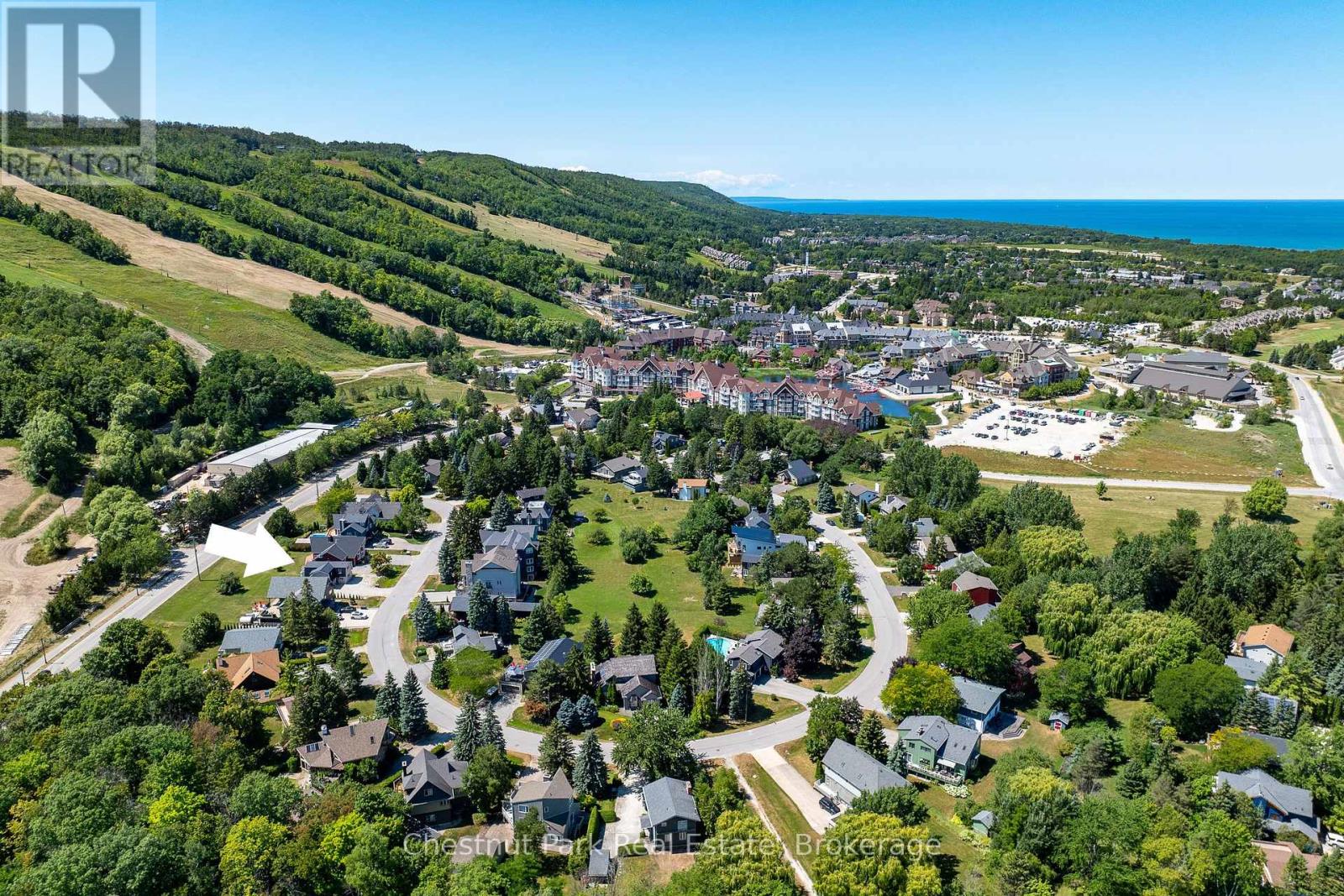 114 Carmichael Crescent, Blue Mountains, Ontario  L9Y 0R3 - Photo 1 - X12941408