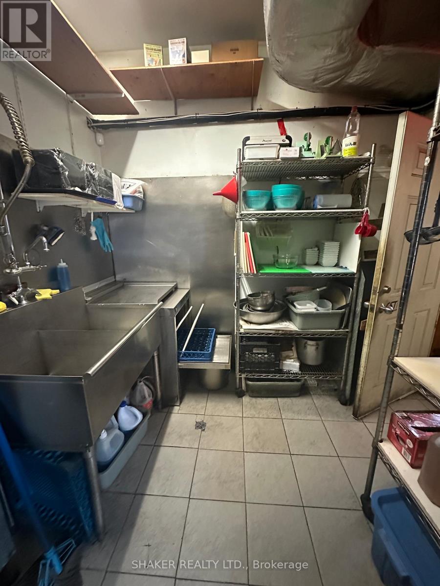 690-B Somerset Street W, Ottawa, Ontario K1R 6P4 - Photo 15 - X12961880