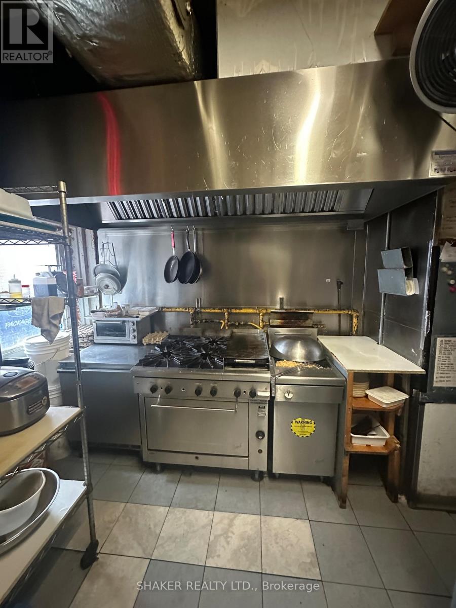 690-B Somerset Street W, Ottawa, Ontario K1R 6P4 - Photo 16 - X12961880