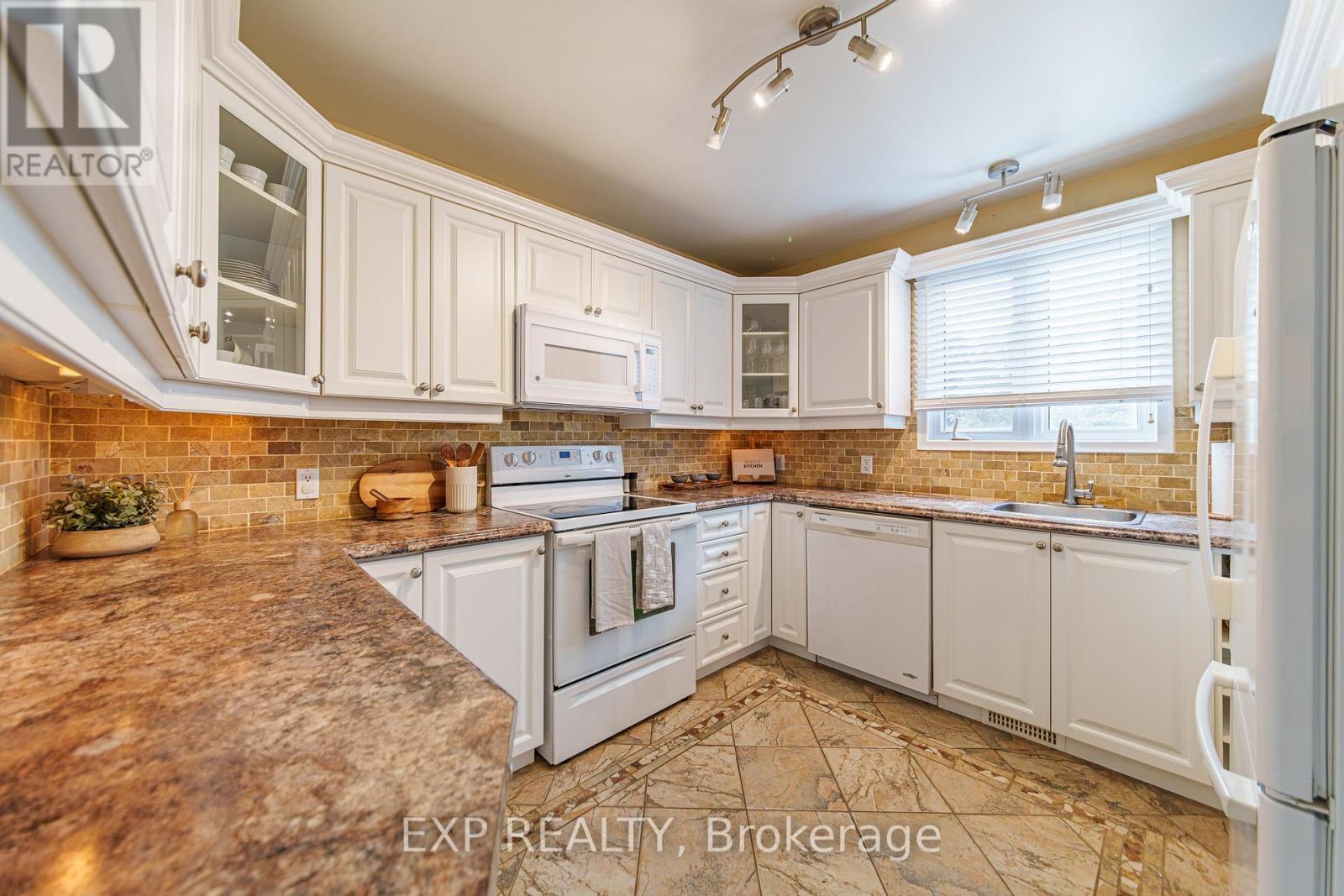 115 Sheldrake Drive, Ottawa, Ontario  K2L 1T1 - Photo 5 - X12961940