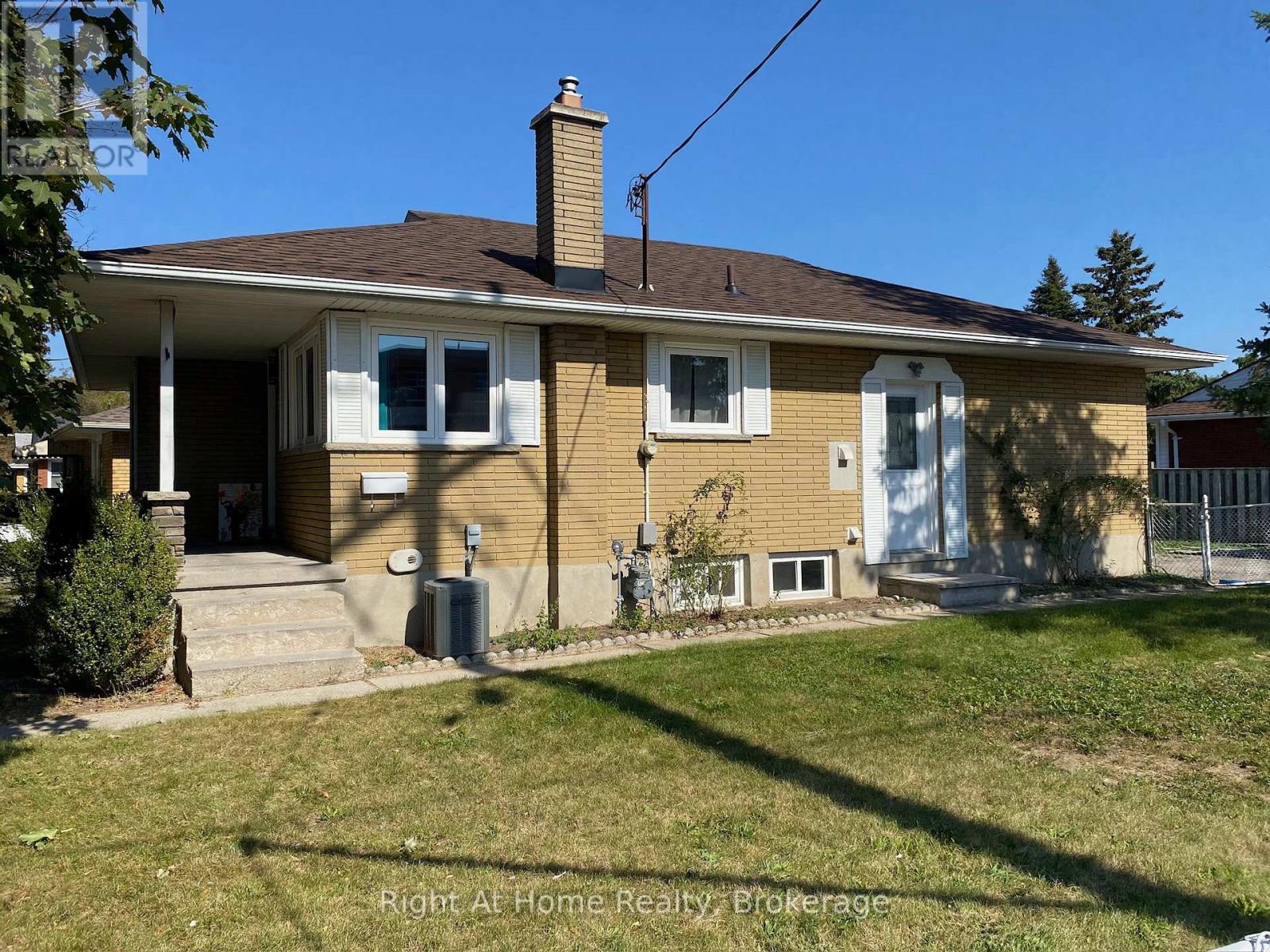 263 Franklin Street S, Kitchener, Ontario  N2C 1R9 - Photo 2 - X12961854