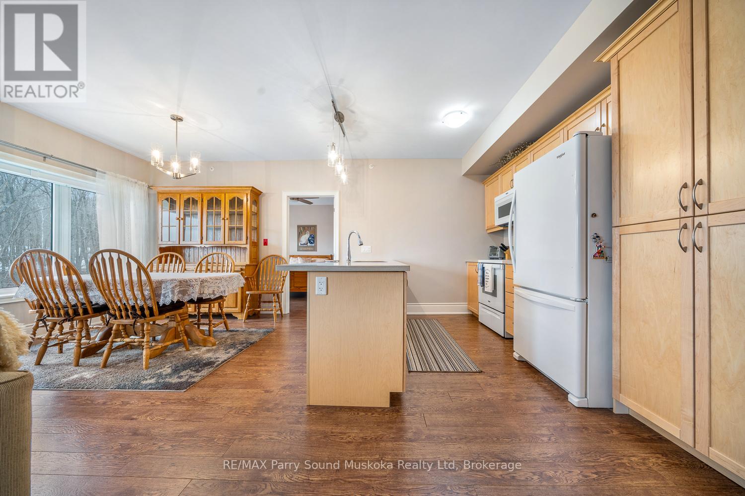 401 - 11b Salt Dock Road, Parry Sound, Ontario  P2A 3B6 - Photo 16 - X12961902