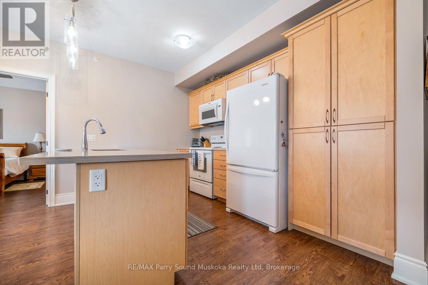 401 - 11b Salt Dock Road, Parry Sound, Ontario  P2A 3B6 - Photo 19 - X12961902