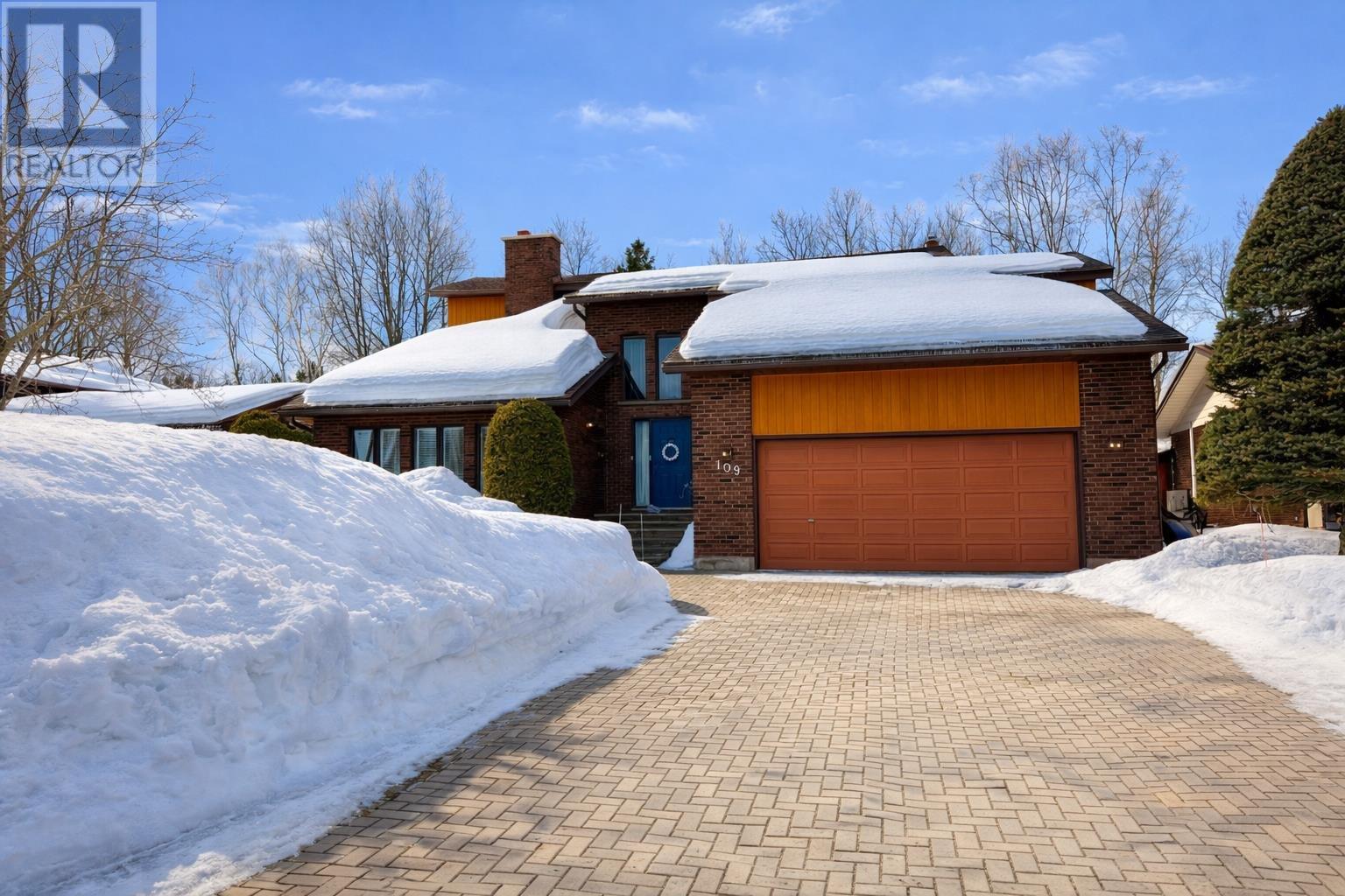 109 Greenview Lane, Sault Ste. Marie, Ontario  P6A 6L1 - Photo 1 - SM260594