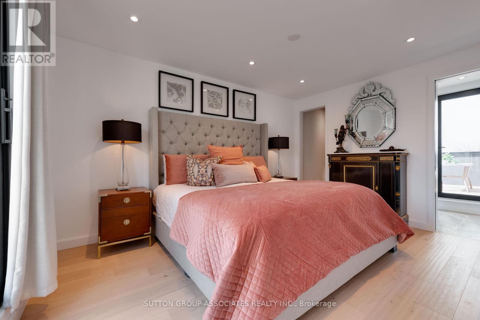 243 Robina Avenue, Toronto, Ontario  M6C 3Y9 - Photo 25 - C12961914