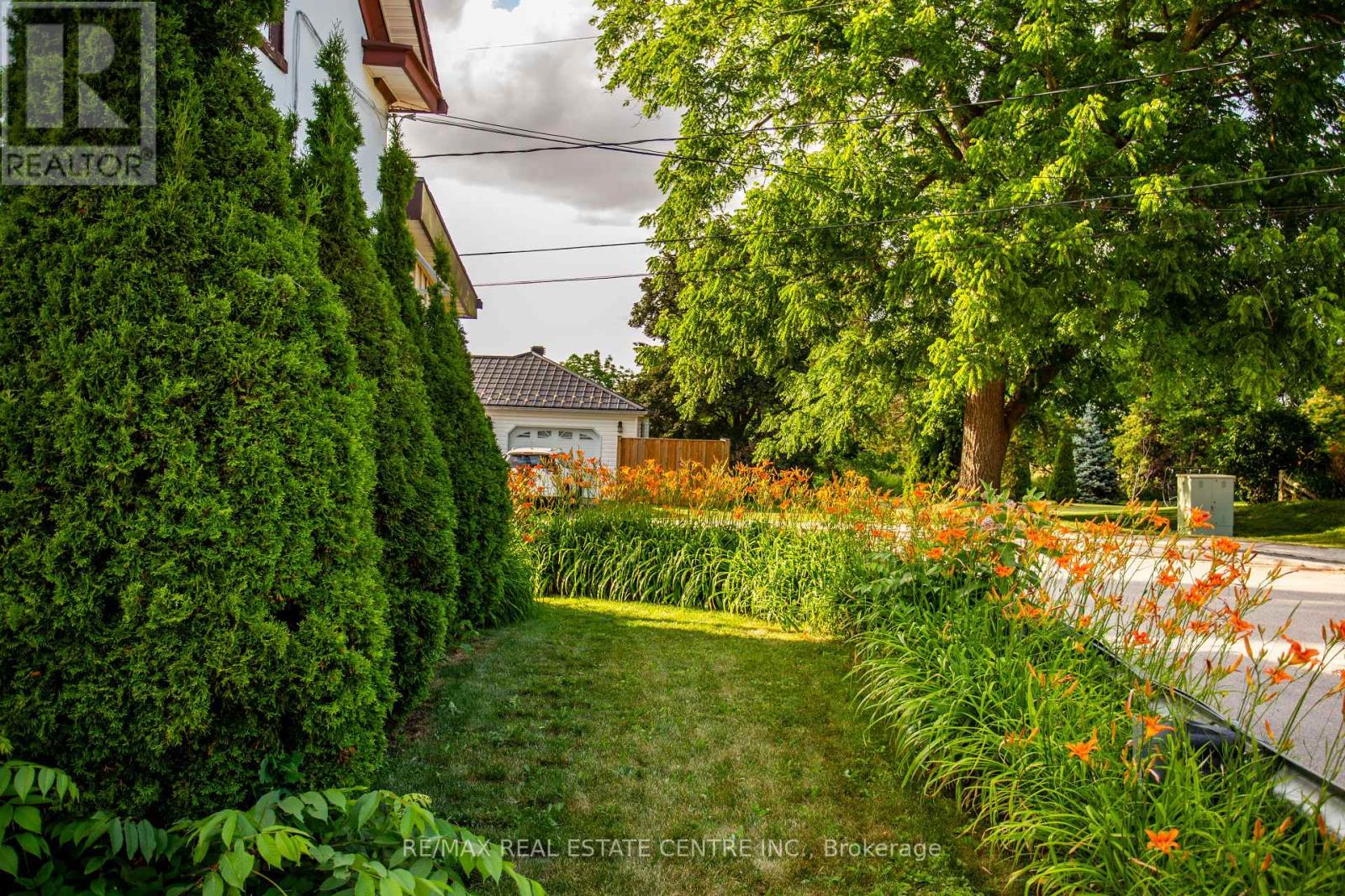 5 East John Street N, Innisfil, Ontario  L0L 1L0 - Photo 5 - N12961848