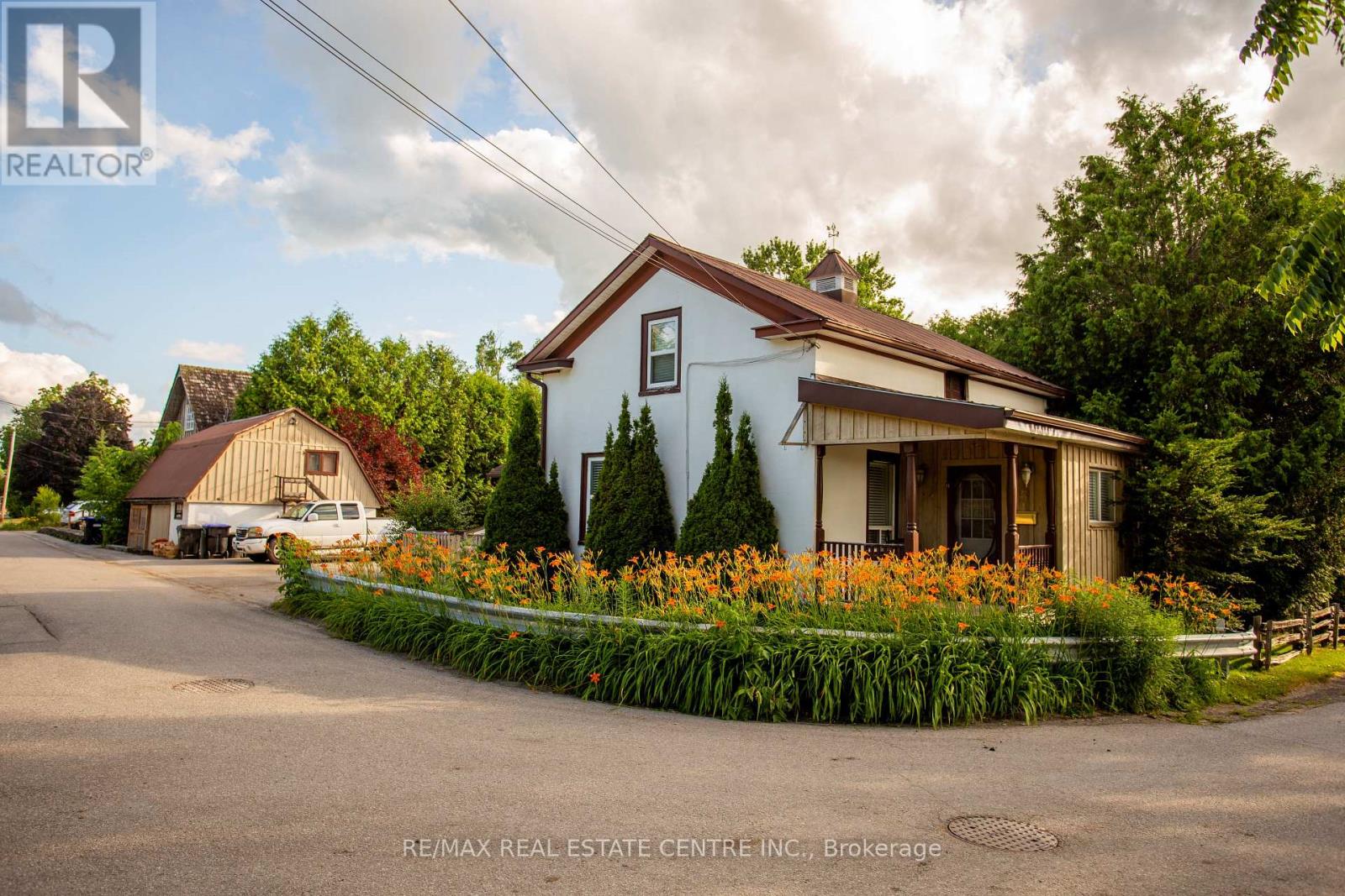 5 East John Street N, Innisfil, Ontario  L0L 1L0 - Photo 6 - N12961848