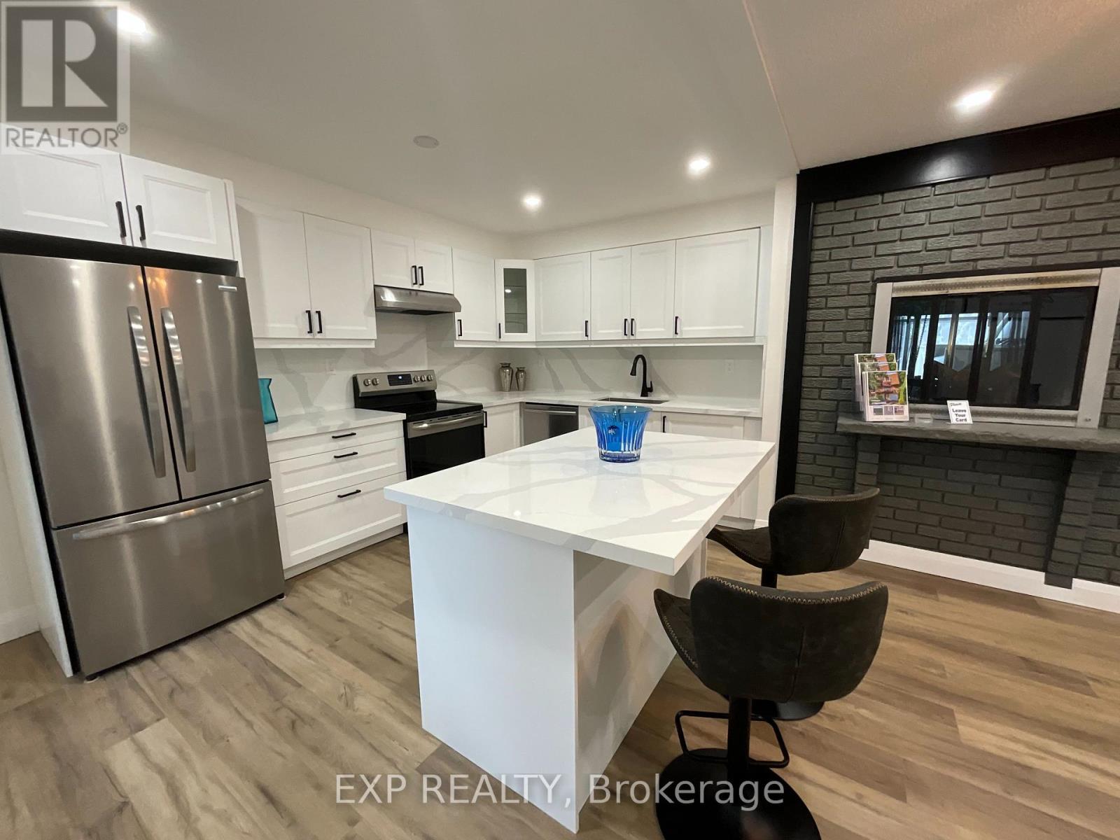 10 - 27 Tulip Street, Oakville, Ontario  L6L 3V3 - Photo 11 - W12961856