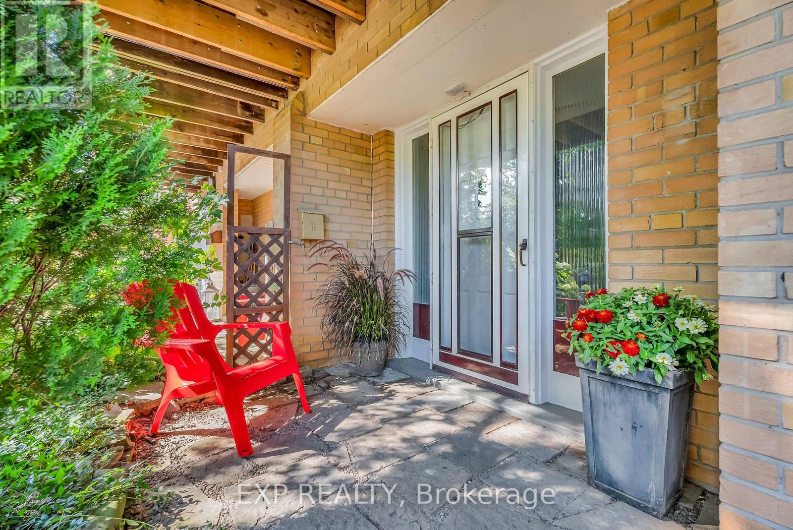 10 - 27 Tulip Street, Oakville, Ontario  L6L 3V3 - Photo 2 - W12961856