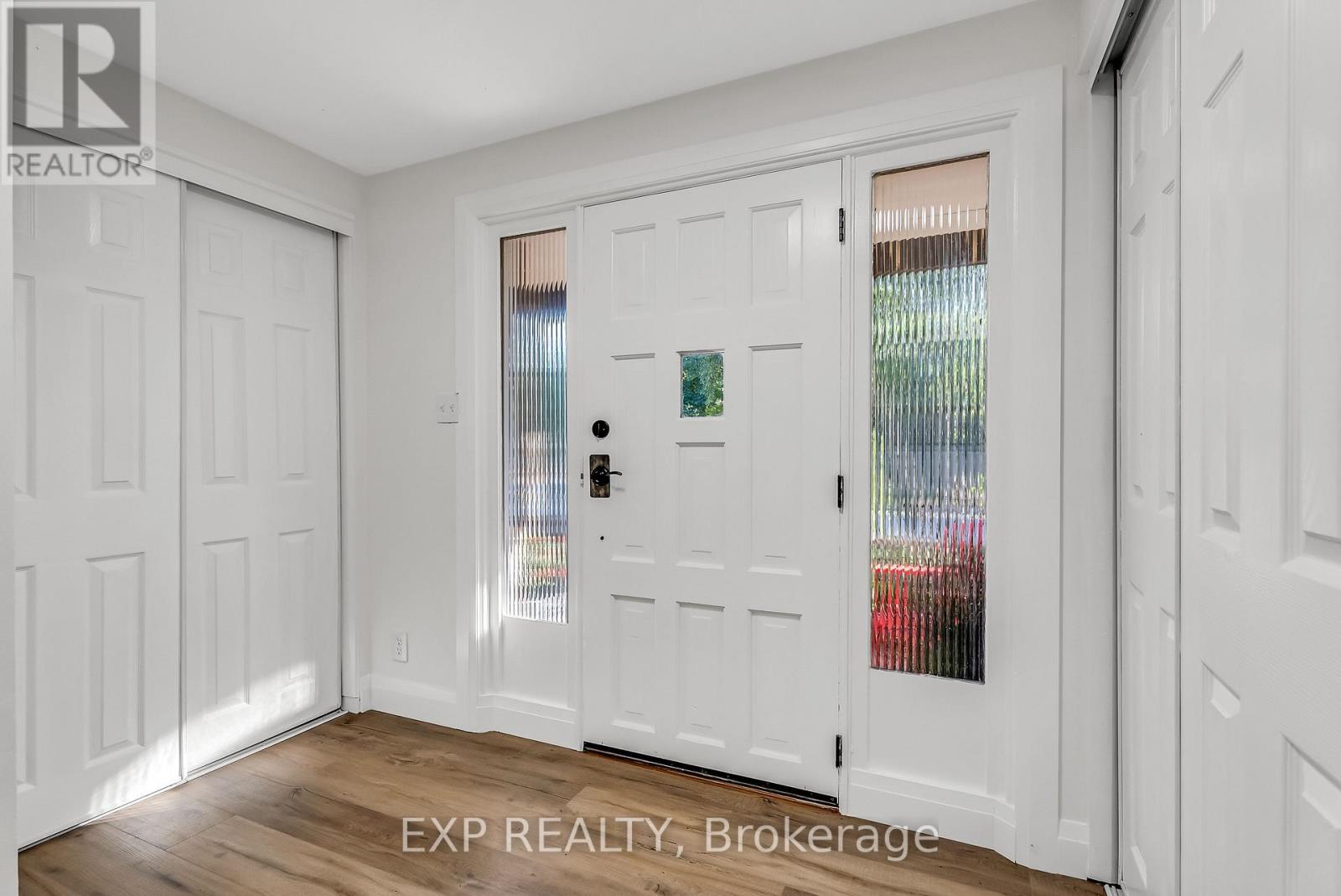 10 - 27 Tulip Street, Oakville, Ontario  L6L 3V3 - Photo 3 - W12961856