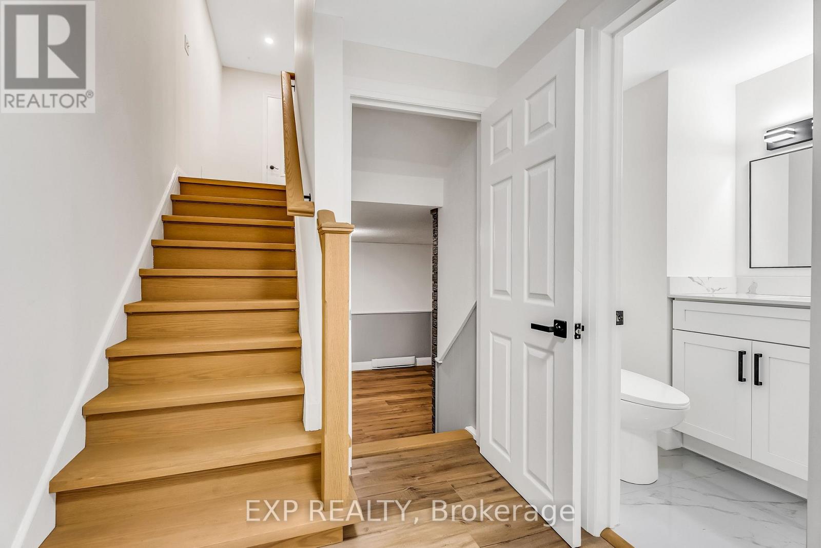 10 - 27 Tulip Street, Oakville, Ontario  L6L 3V3 - Photo 4 - W12961856