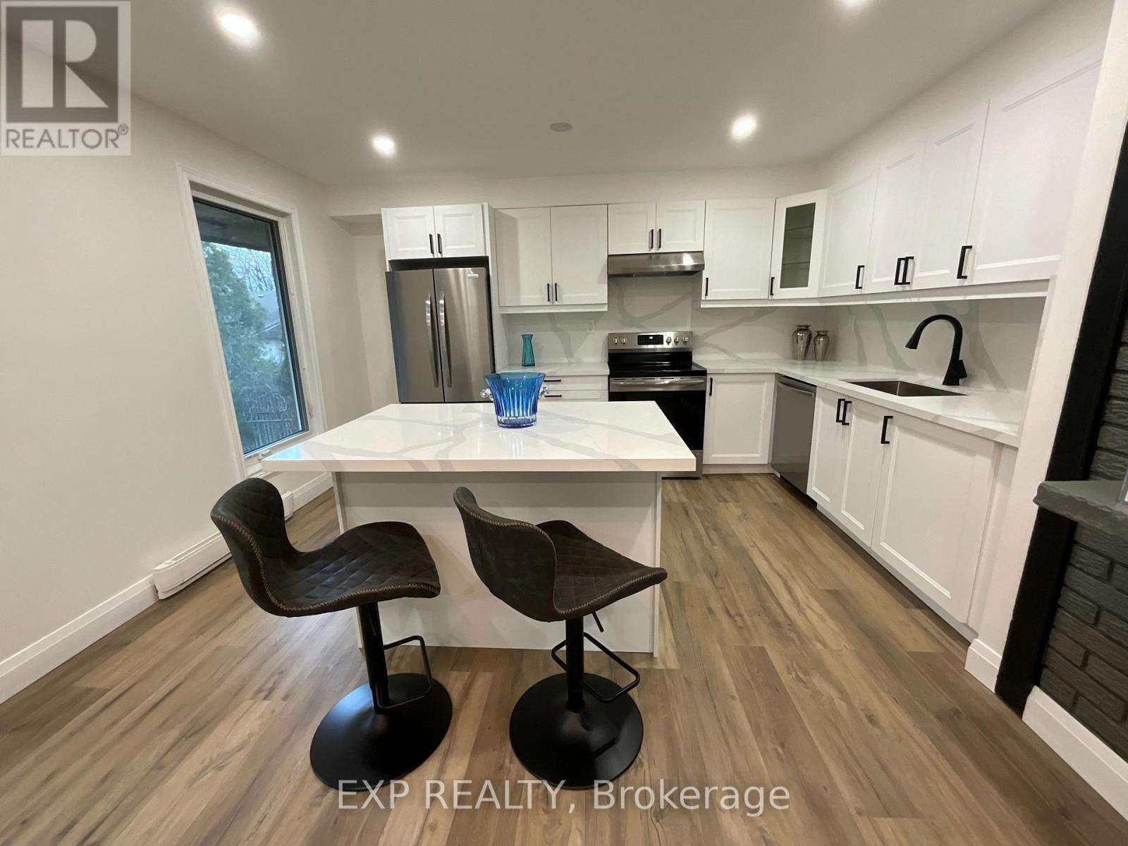 10 - 27 Tulip Street, Oakville, Ontario  L6L 3V3 - Photo 8 - W12961856