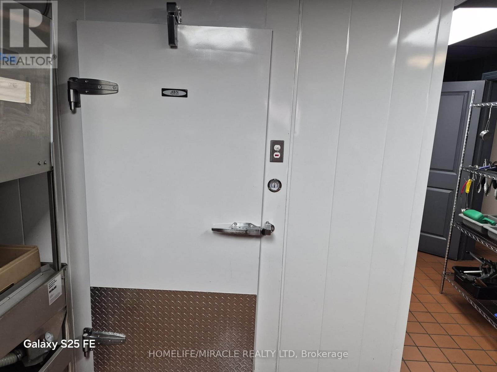 1222 St Clair Avenue W, Toronto, Ontario  M6E 1B4 - Photo 10 - W12961882