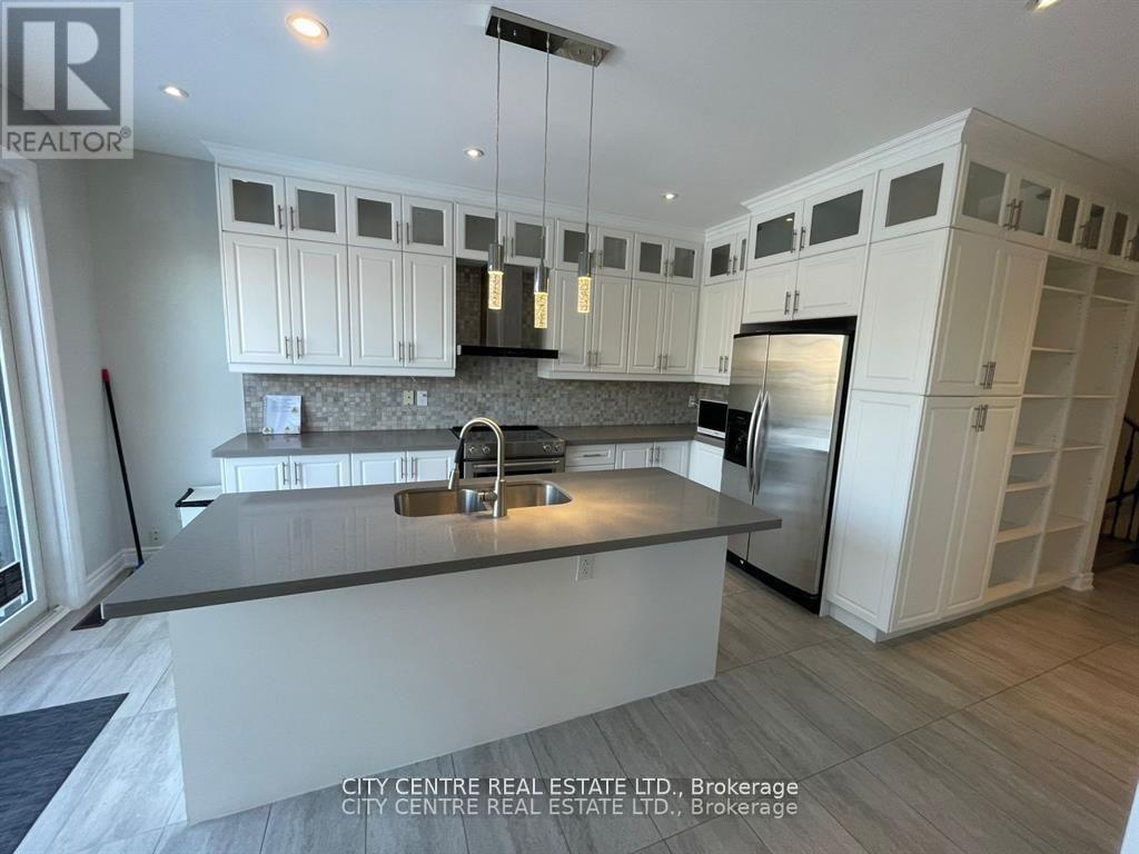 4777 Glasshill Grove, Mississauga, Ontario  L5M 7R6 - Photo 5 - W12961910