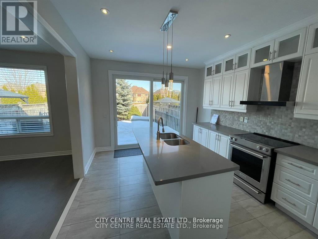 4777 Glasshill Grove, Mississauga, Ontario  L5M 7R6 - Photo 7 - W12961910
