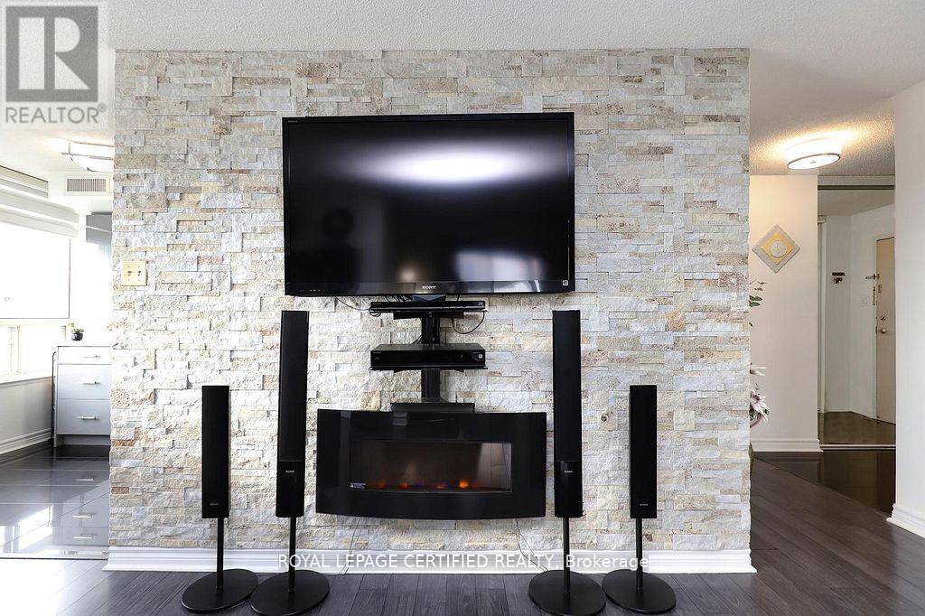 1409 - 700 Constellation Drive, Mississauga, Ontario  L5R 3G8 - Photo 11 - W12961916