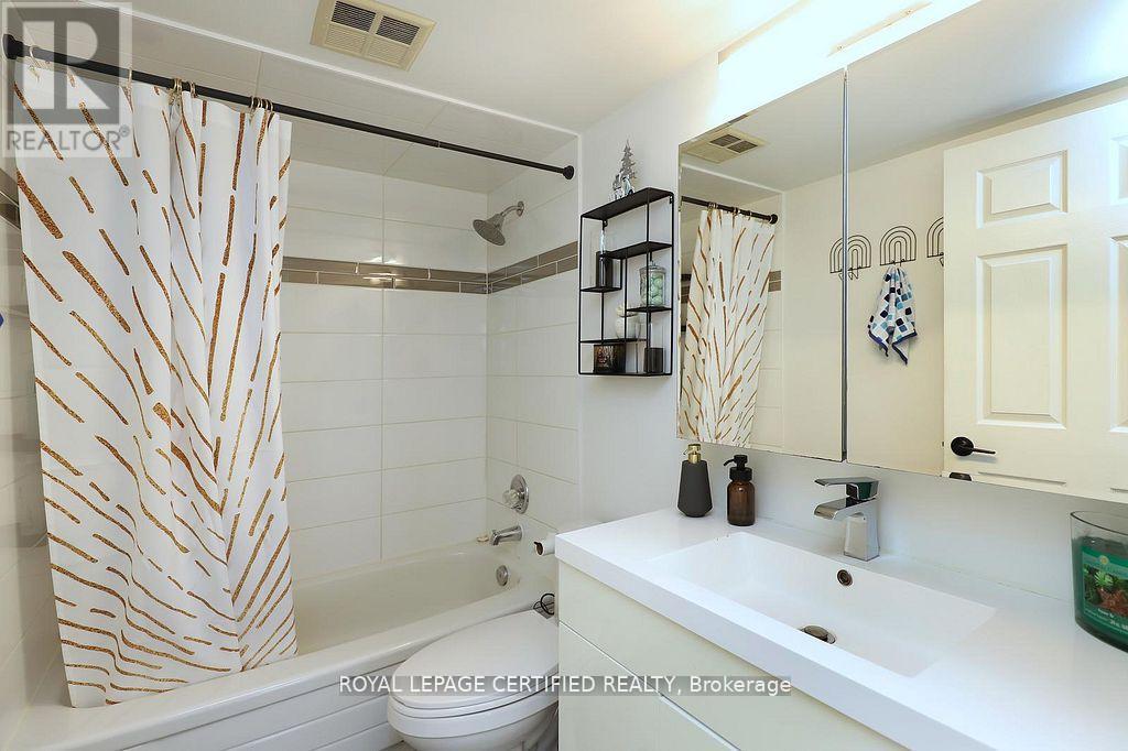 1409 - 700 Constellation Drive, Mississauga, Ontario  L5R 3G8 - Photo 25 - W12961916