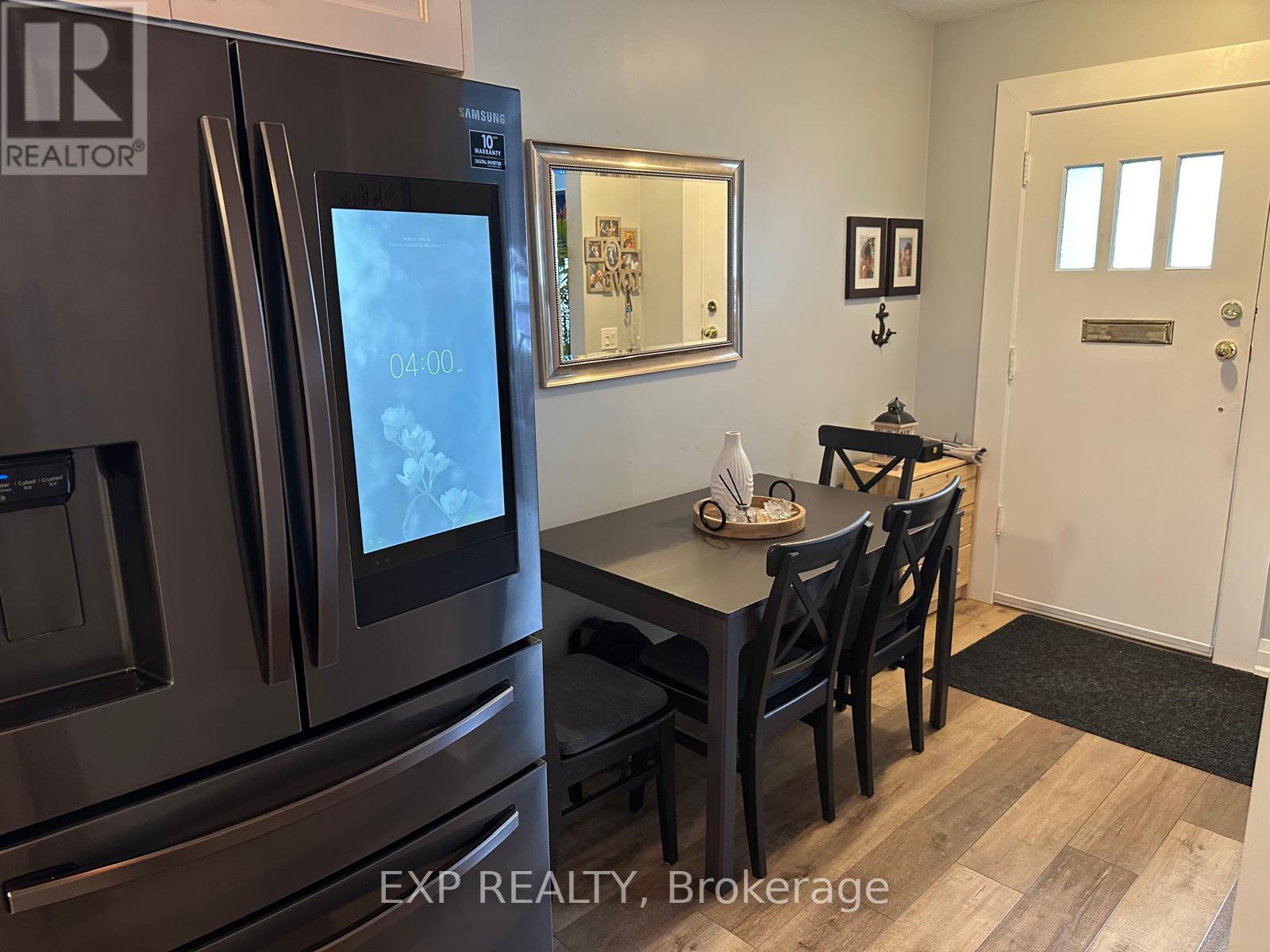 172 Eileen Avenue, Toronto, Ontario  M6N 1W1 - Photo 6 - W12961930