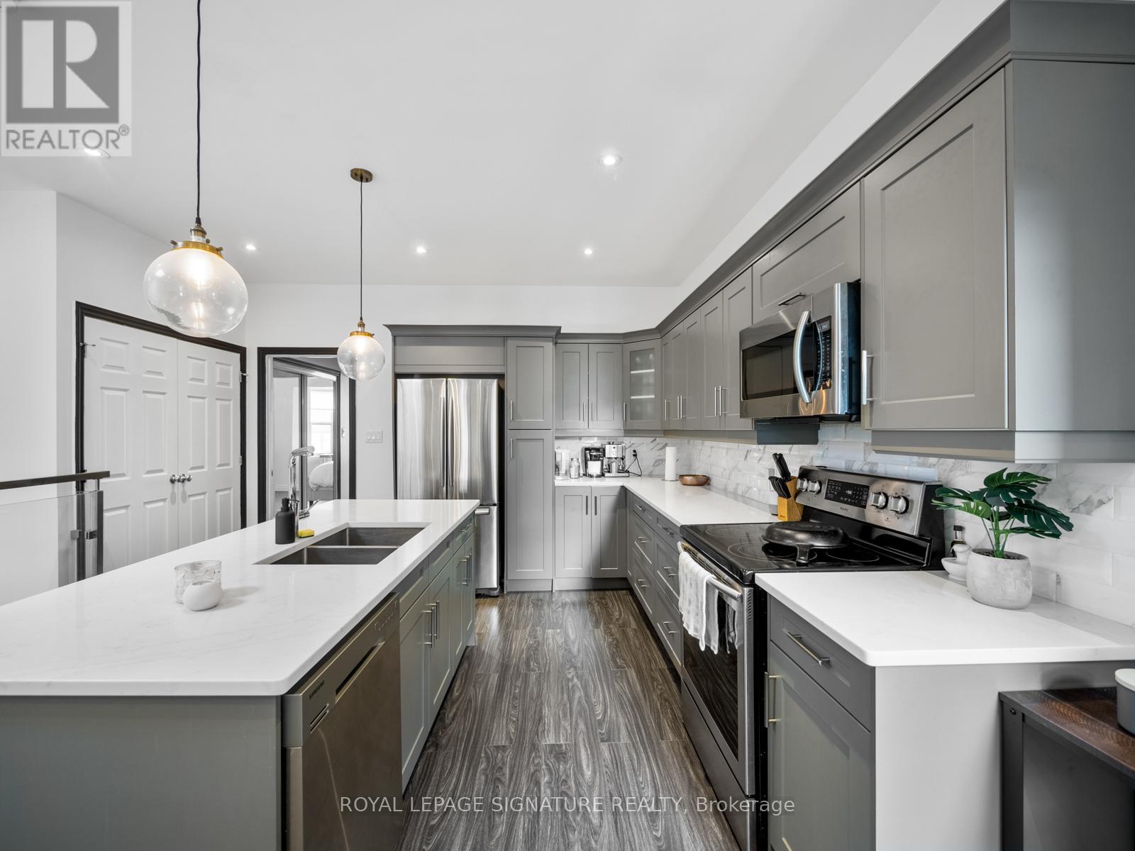 2243 Dundas Street W, Toronto, Ontario  M6R 1X6 - Photo 5 - W12961932
