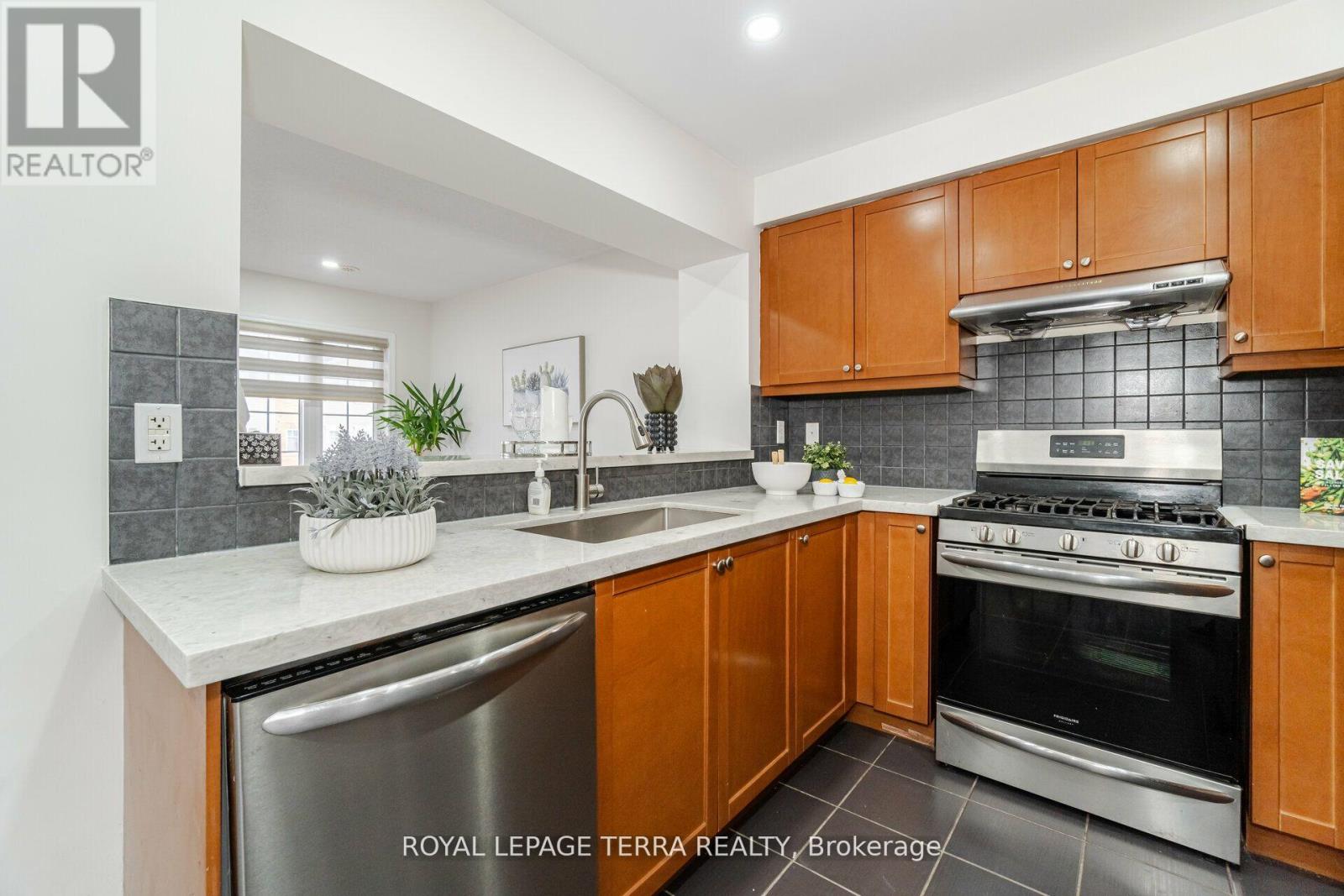 78 Donomore Drive, Brampton, Ontario  L7A 0S6 - Photo 10 - W12961944