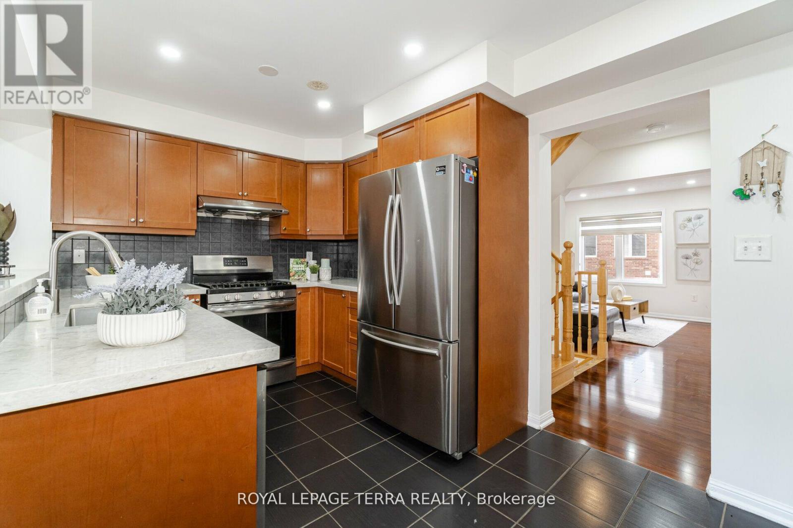 78 Donomore Drive, Brampton, Ontario  L7A 0S6 - Photo 9 - W12961944