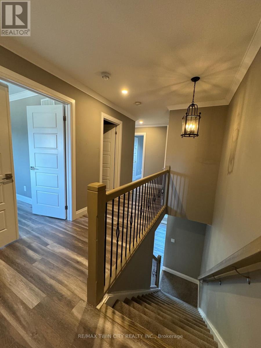 112 Links Crescent, Woodstock, Ontario  N4T 0K7 - Photo 5 - X12961860