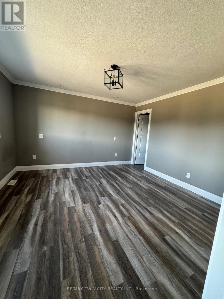 112 Links Crescent, Woodstock, Ontario  N4T 0K7 - Photo 6 - X12961860