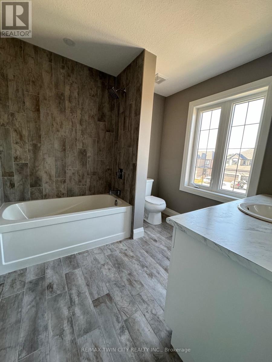 112 Links Crescent, Woodstock, Ontario  N4T 0K7 - Photo 7 - X12961860