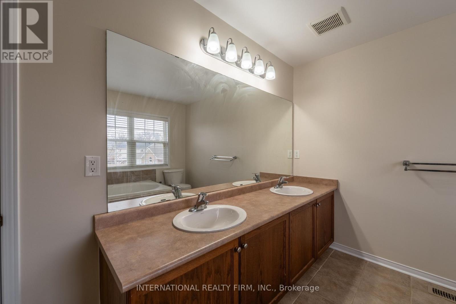 102 Hunter Way, Brantford, Ontario  N3T 0A8 - Photo 30 - X12961900