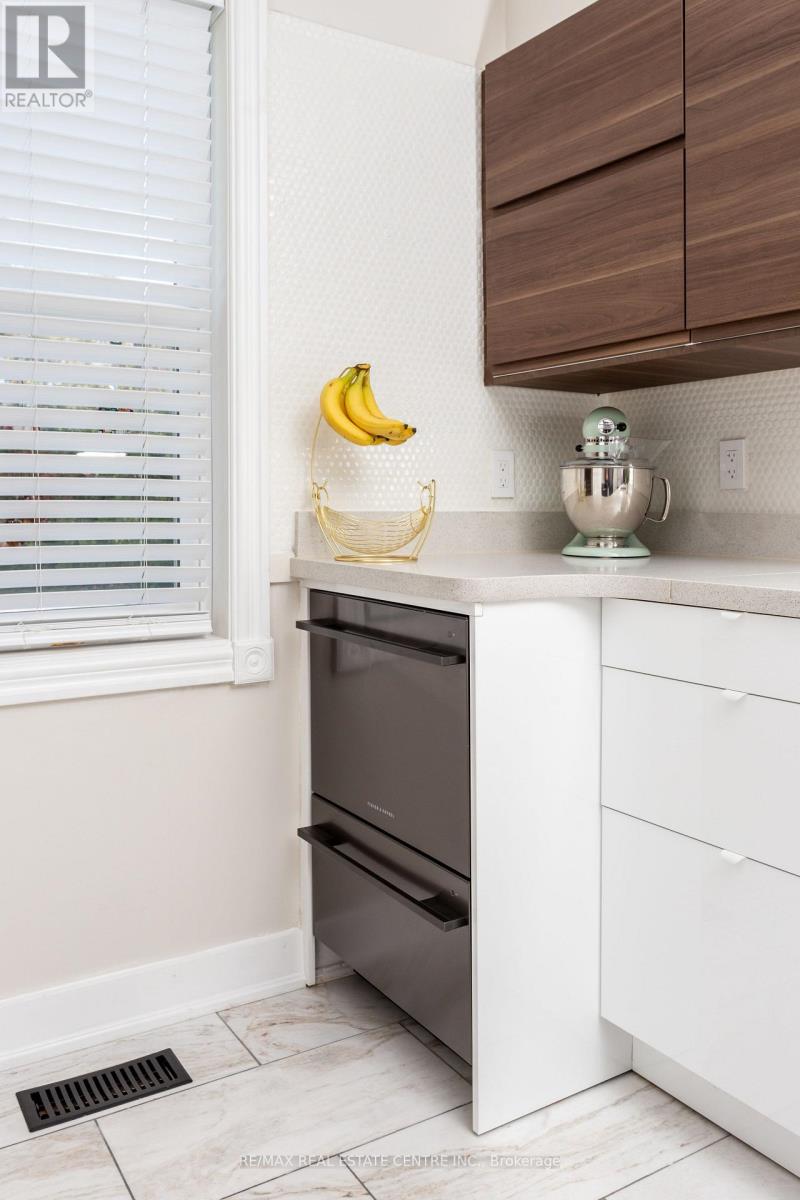 5 East John Street N, Innisfil, Ontario  L0L 1L0 - Photo 19 - N12961848