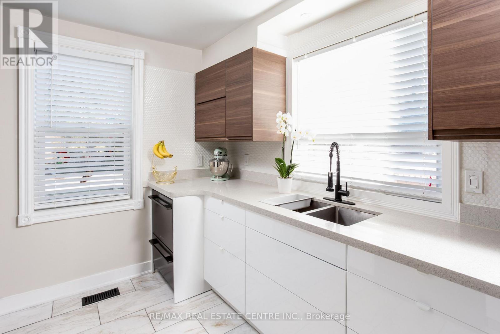 5 East John Street N, Innisfil, Ontario  L0L 1L0 - Photo 13 - N12961848