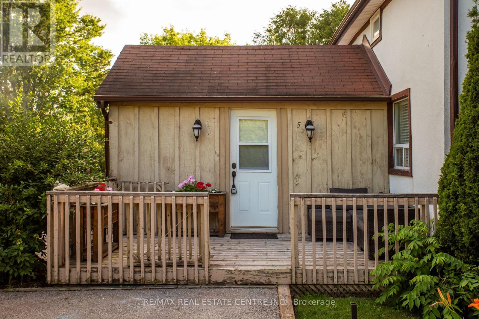 5 East John Street N, Innisfil, Ontario  L0L 1L0 - Photo 3 - N12961848