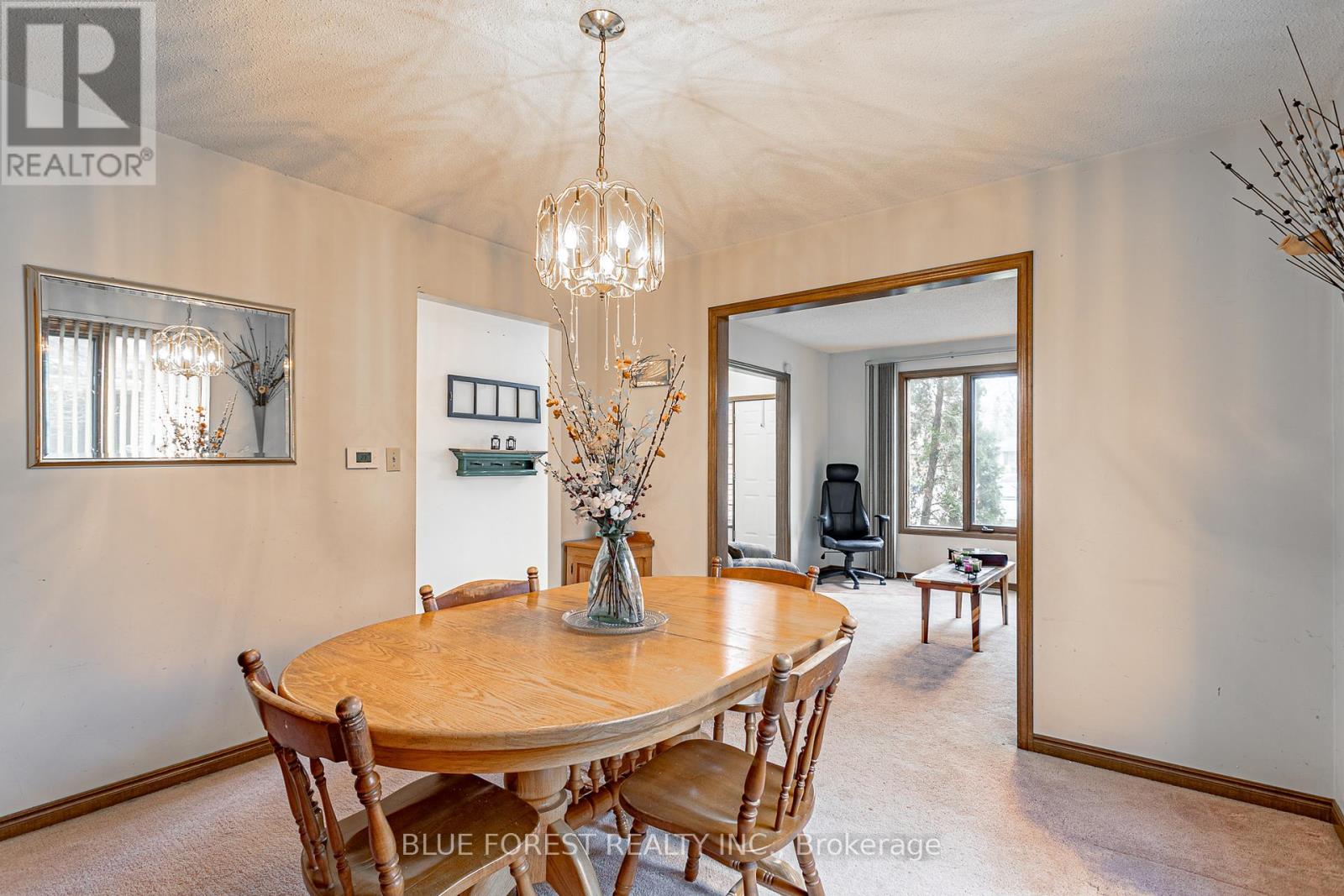 188 Scarlett Circle, Thames Centre, Ontario  N0L 1G3 - Photo 6 - X12961972