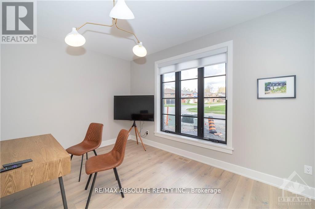 17 Trailway Circle, Ottawa, Ontario  K2S 1B9 - Photo 15 - X12961974