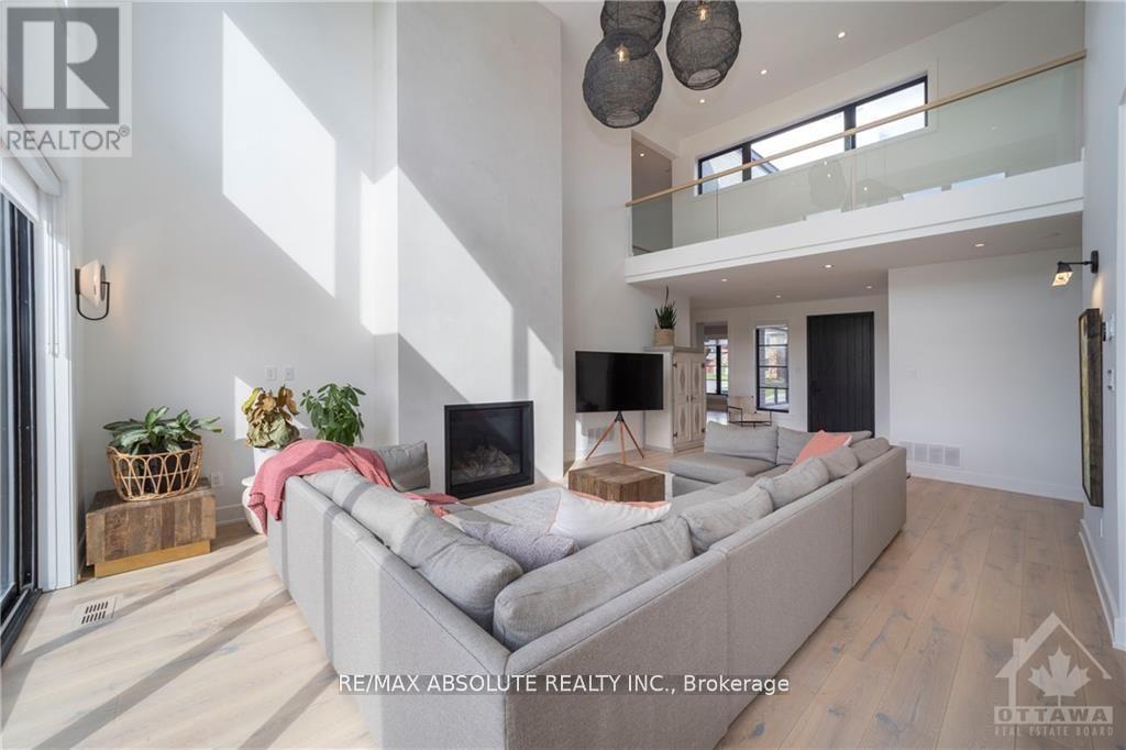 17 Trailway Circle, Ottawa, Ontario  K2S 1B9 - Photo 4 - X12961974