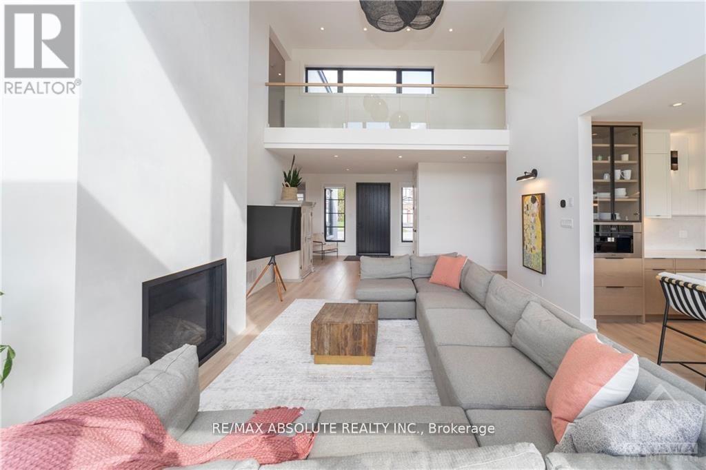 17 Trailway Circle, Ottawa, Ontario  K2S 1B9 - Photo 5 - X12961974