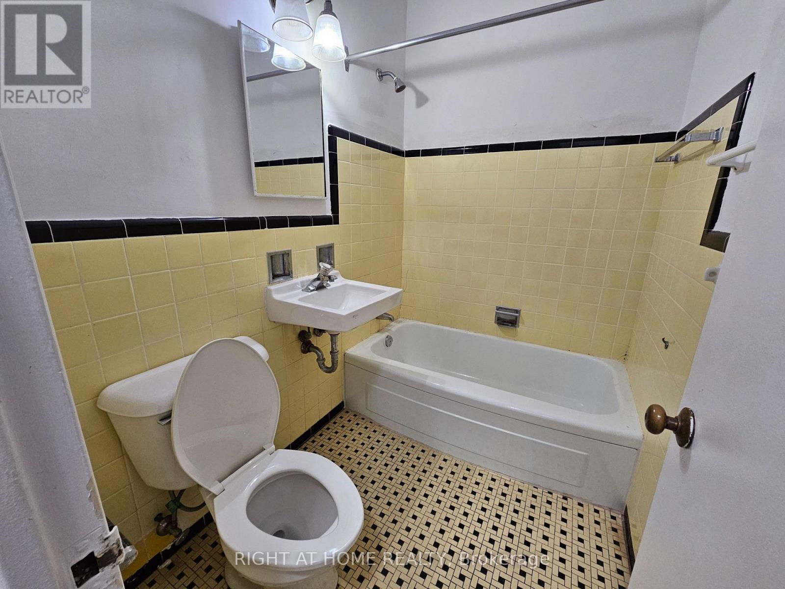 104 - 20 Cosburn Avenue, Toronto, Ontario  M4K 2E7 - Photo 18 - E12869102