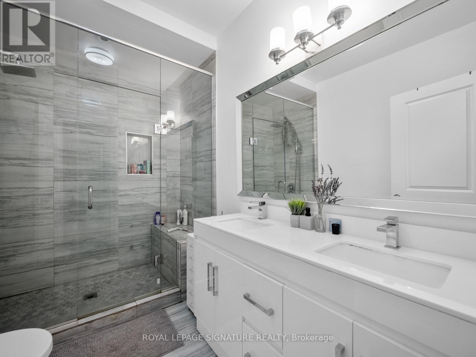 2243 Dundas Street W, Toronto, Ontario  M6R 1X6 - Photo 8 - W12961932