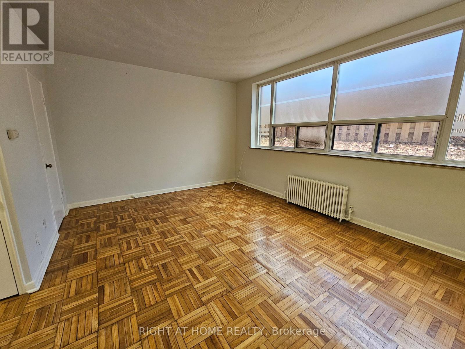 104 - 20 Cosburn Avenue, Toronto, Ontario  M4K 2E7 - Photo 9 - E12869102