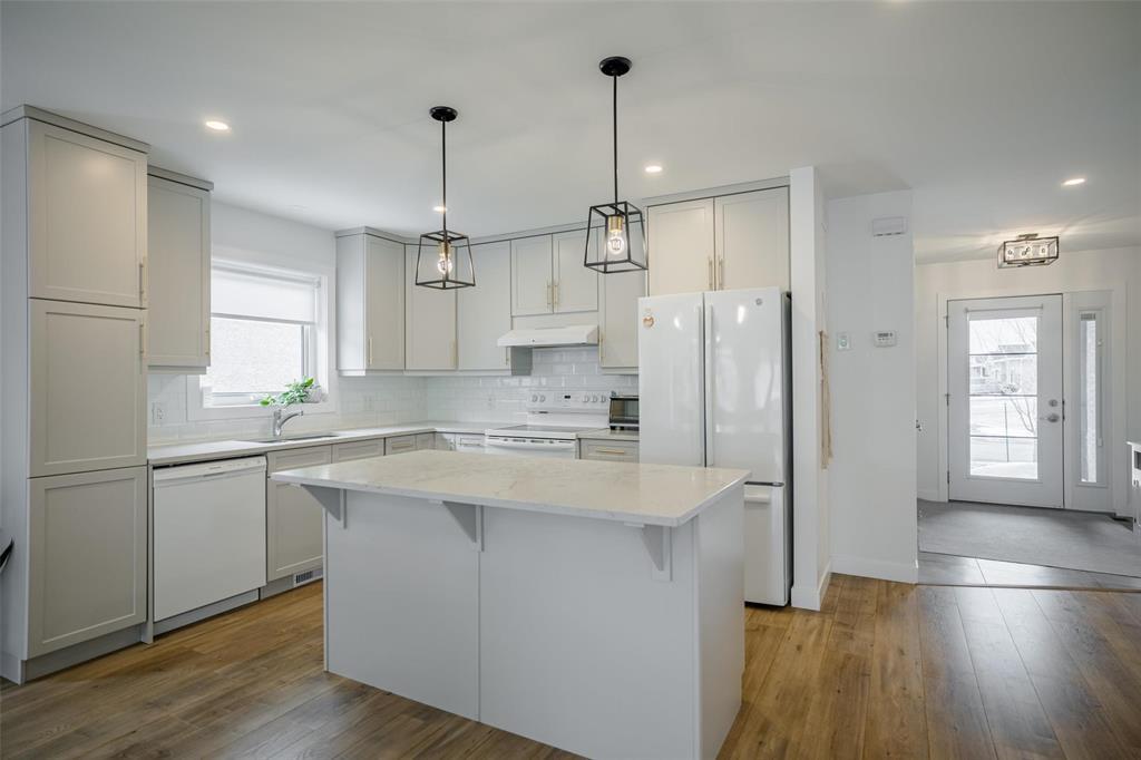 13 Berkeley Bend, Steinbach, Manitoba  R5G 2K4 - Photo 3 - 202606201