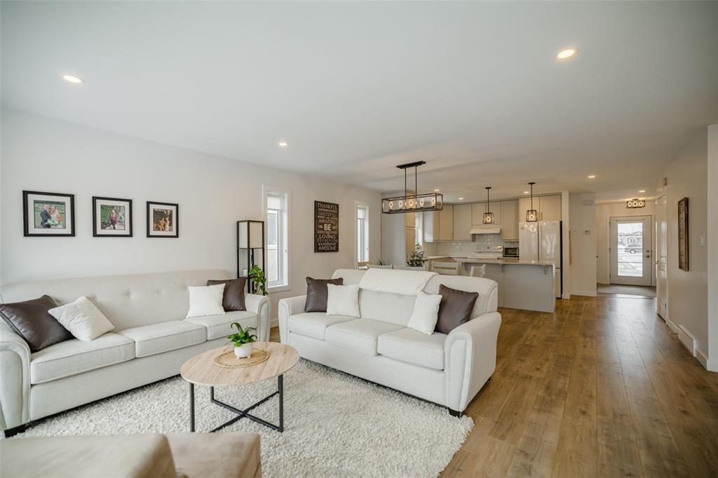 13 Berkeley Bend, Steinbach, Manitoba  R5G 2K4 - Photo 9 - 202606201